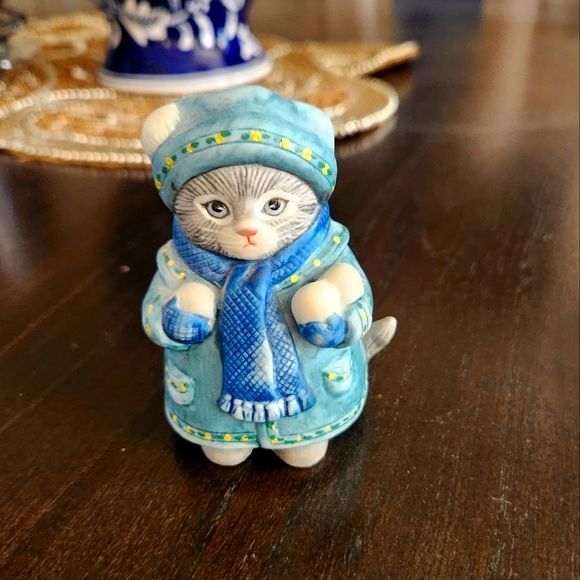 Kitty Cucumber Cat Ornament White Coat Muff Schmid Shackman Ceramic Figure 1985 - Picture 1 of 1